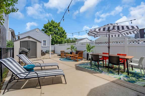 246 Sherman Ave - Image 1