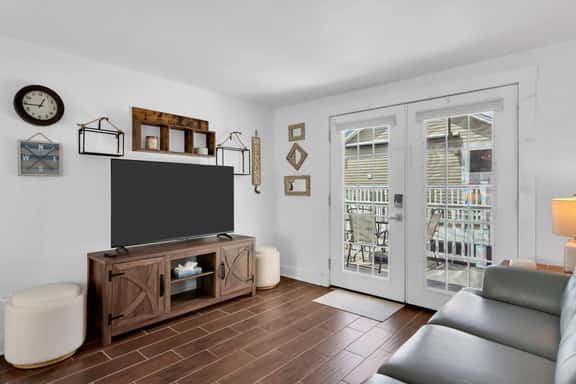 307 Webster Ave Unit B - Image 1