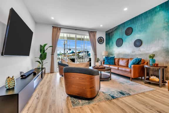 55 Blaine Ave - Image 1
