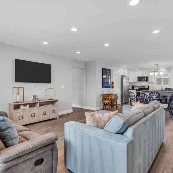 302 Lincoln Unit #2 - Image 1