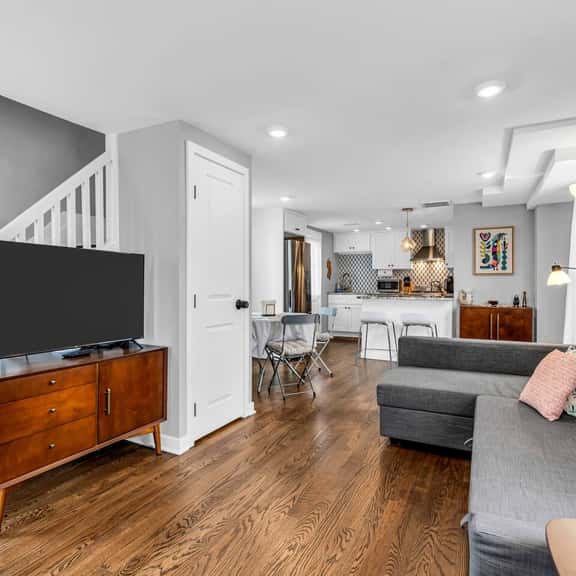 607 SW Central Ave - Image 1