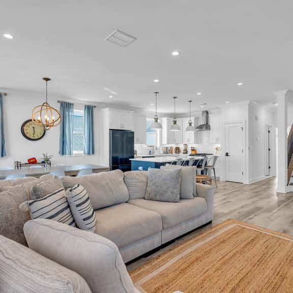 125 Webster Ave - Image 1