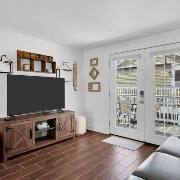 307 Webster Ave Unit B - Image 1