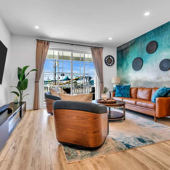55 Blaine Ave - Image 1