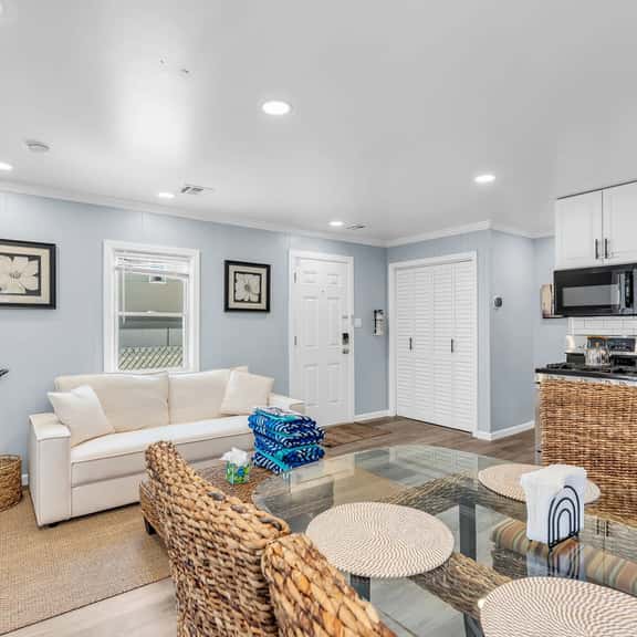 120 Blaine Ave Unit B - Image 1