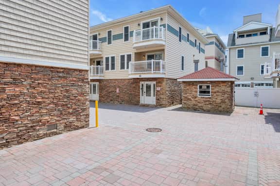 21 Blaine Ave #22 - Image 2